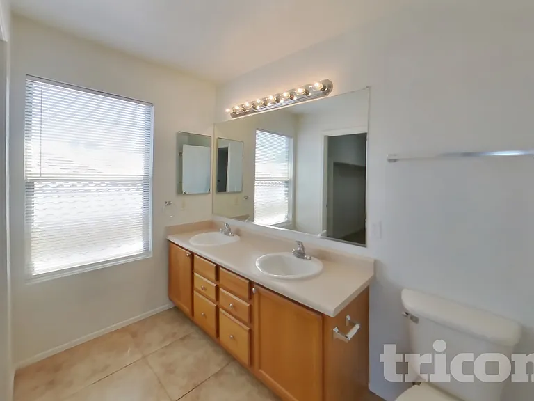 638 W Racine Loop — Photo 9