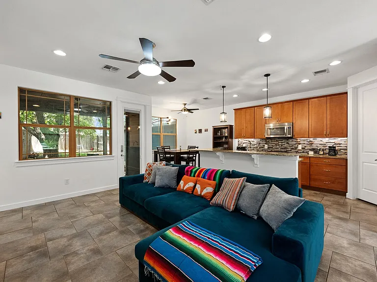 2208 Schriber St #B — Photo 6