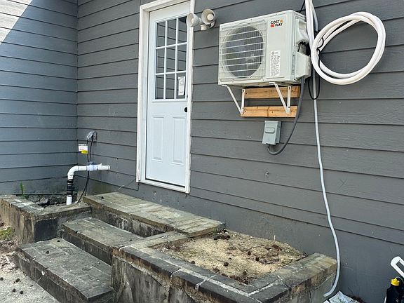 4th image of 1512 Jamestown Dr