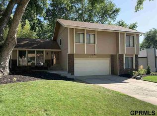 15305 Y St, Omaha, NE 68137