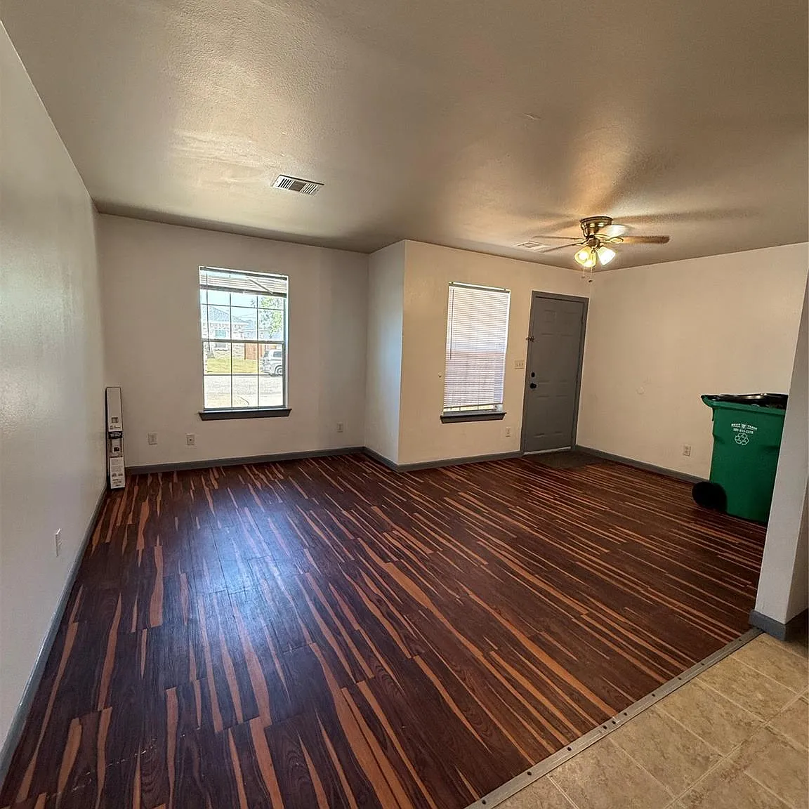3 bed, 2.0 bath, 1200 sqft, $1,800 — Photo 2