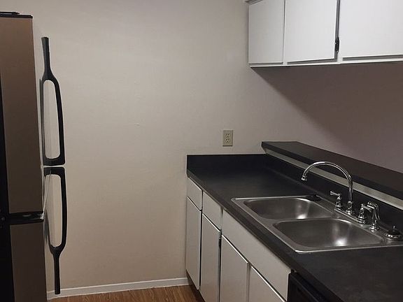 5th image of 8615 Rockwood Ln #221