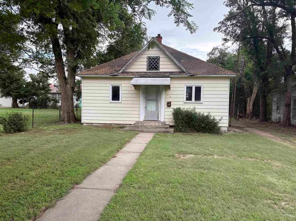 416 W 13th St, Larned, KS 67550