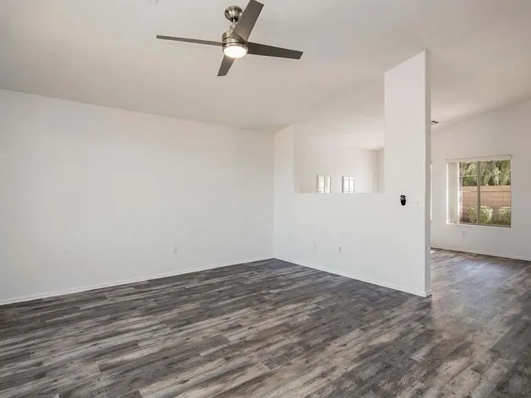 4008 E Melinda Ln — Photo 8