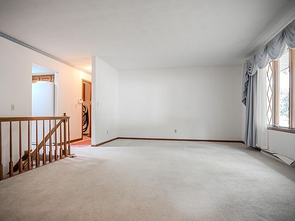 4th image of 305 Yorktown Dr