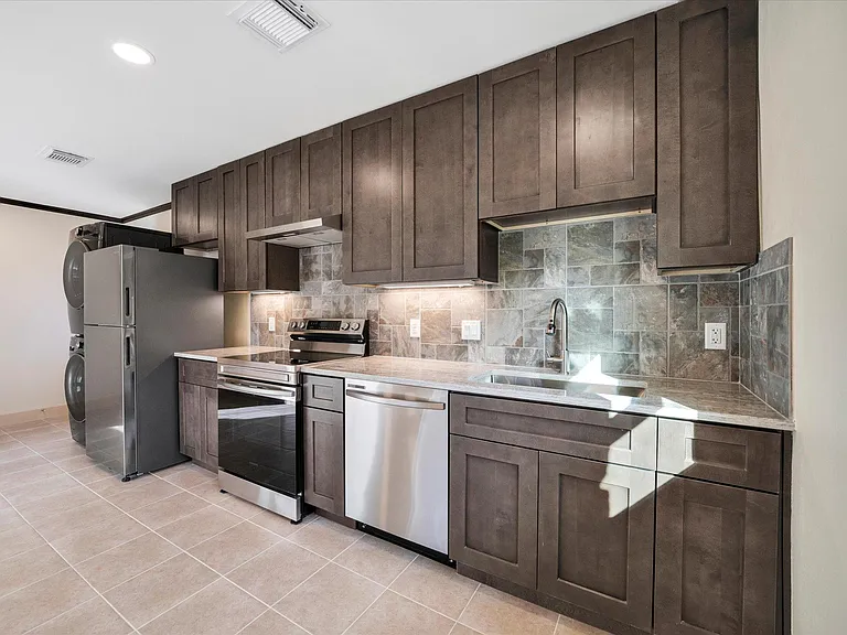 170 Stephen F Austin Blvd — Photo 13