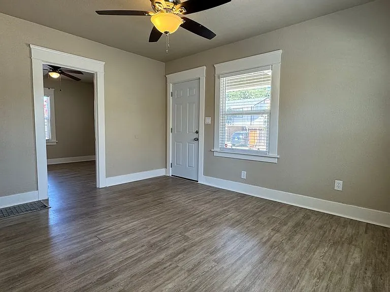 114 De Force Ave — Photo 4