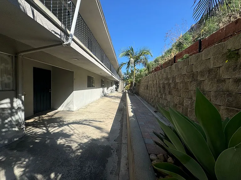 4220 Aragon Dr — Photo 2