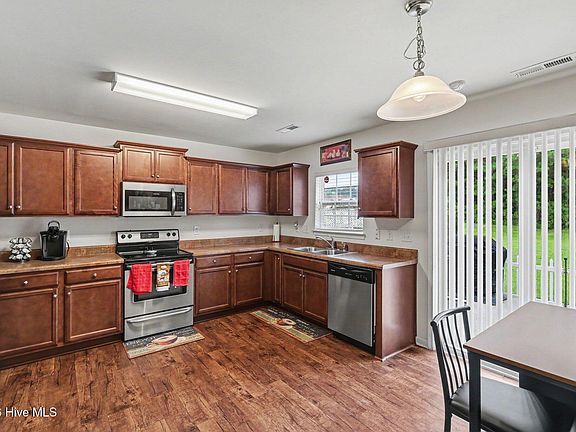 5th image of 3913 Huntsmoor Lane NW