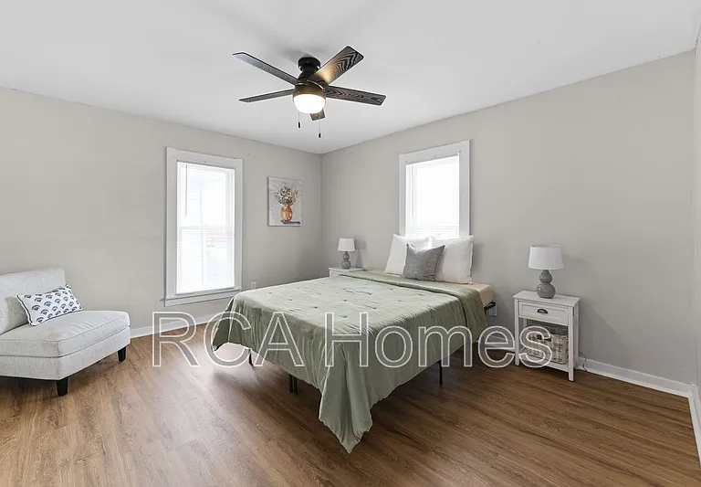 1441 E 11th St — Photo 12