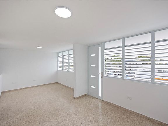 5th image of 53 URB. MIRAFLORES #27