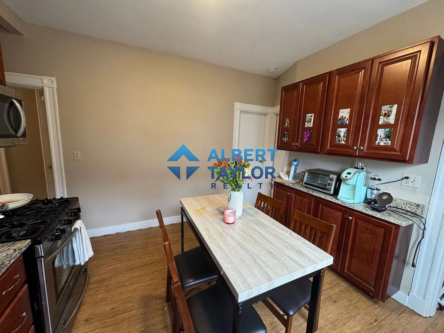 4 bed, 9999 sqft, $6,400 — Photo 3