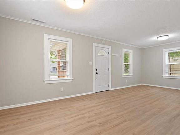 5th image of 100 E 79th St