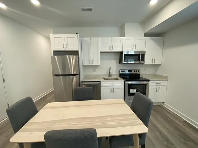 3 bed, 951 sqft, $2,000 — Photo 3