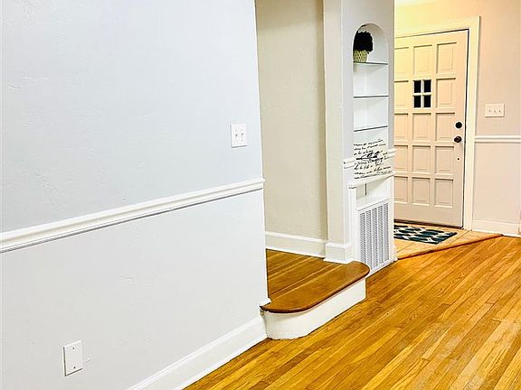 3rd image of 716 N 5th St