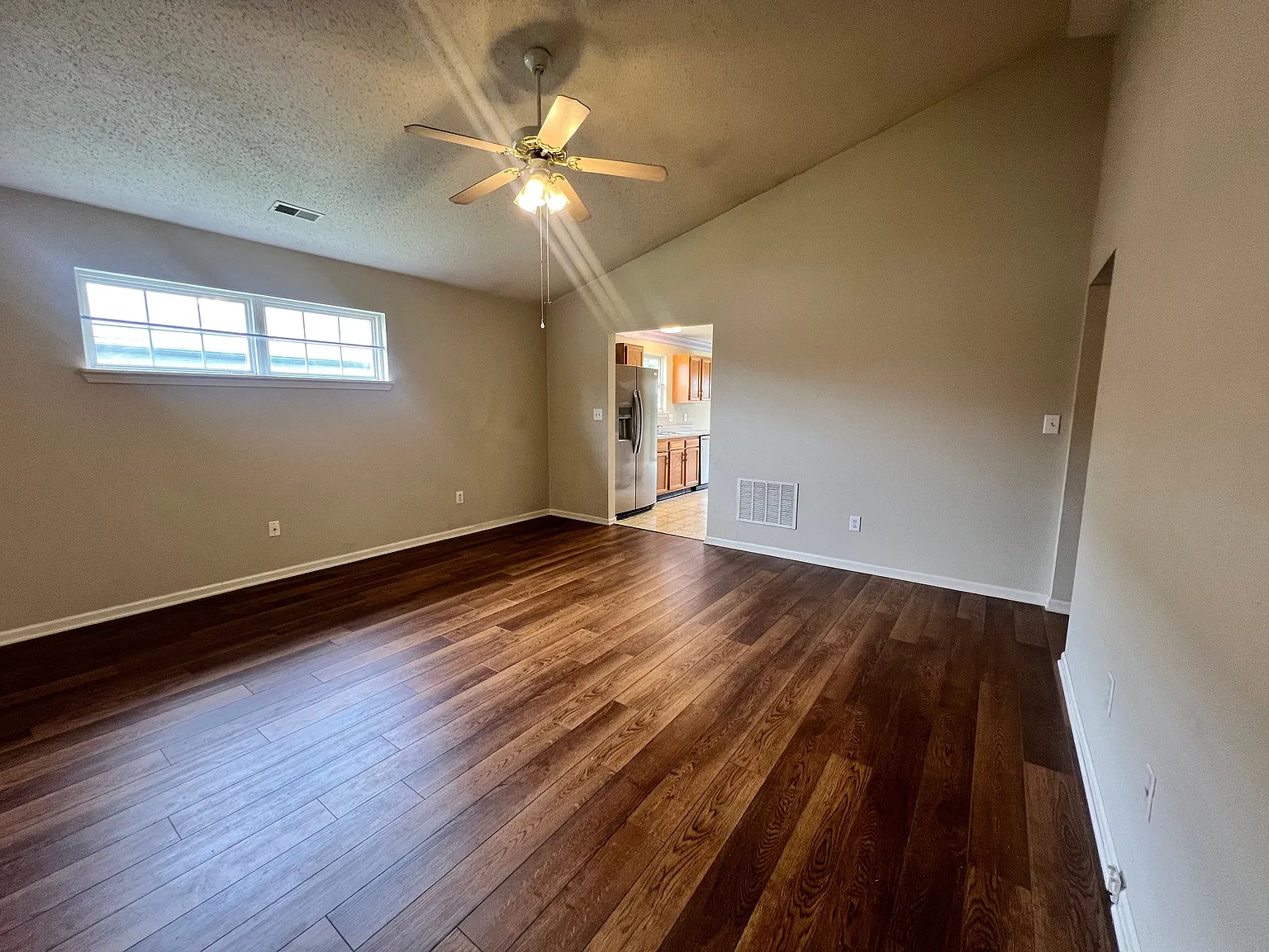 3 bed, 2.0 bath, 1244 sqft, $1,700 — Photo 2