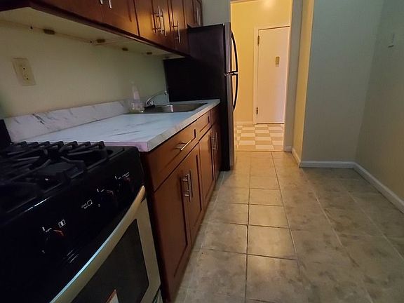 3rd image of 78 Hawthorne St #C1