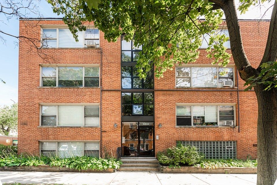 1st image of 6833 N Oakley Ave APT 2A
