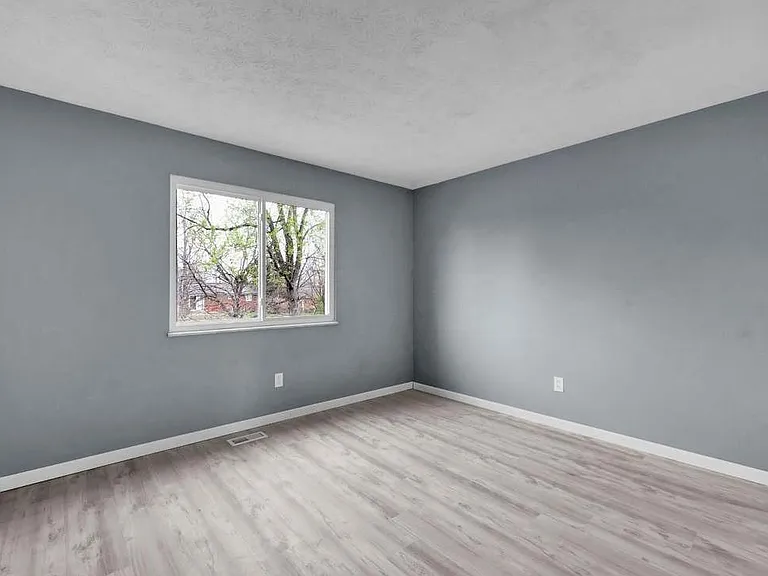 1034 W Kemper Rd — Photo 6