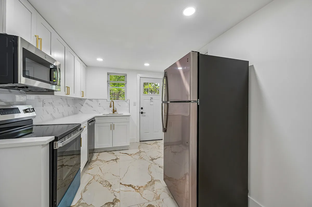 Building Photo - 2125 N Marston St #2