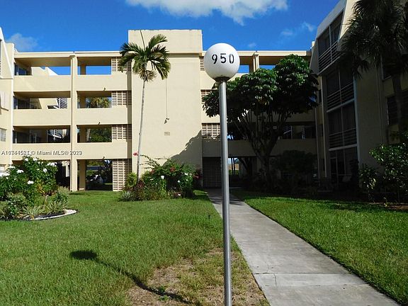 2nd image of 950 NE 199th St APT 306