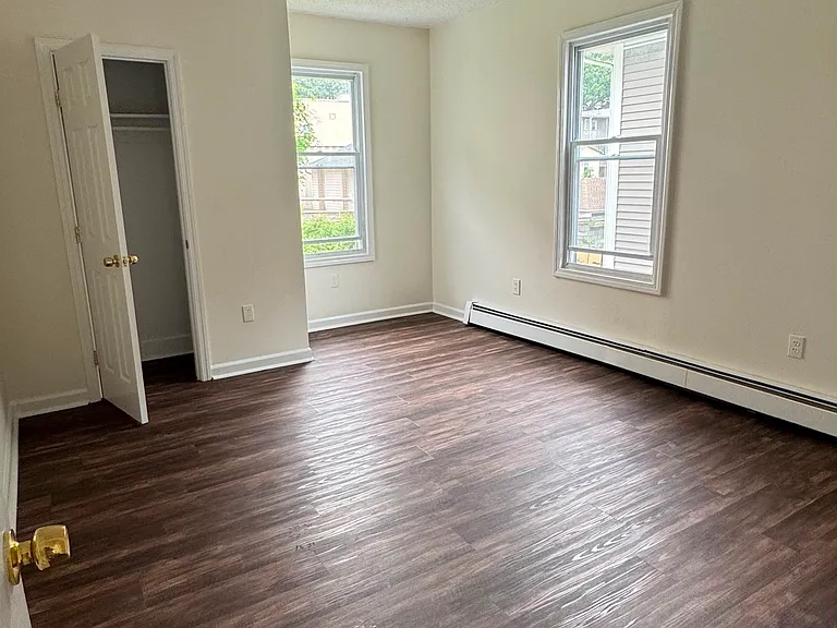 180 Howe Ave — Photo 14