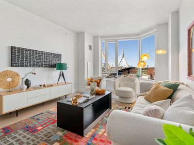 100 Lovejoy Wharf Unit 5H, Boston, MA, 02114