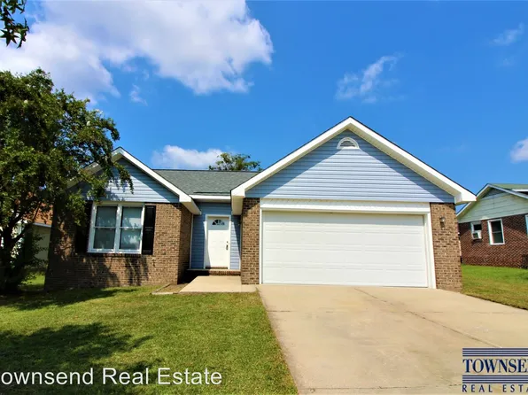 5912 Unaka Ct, Hope Mills, NC 28348