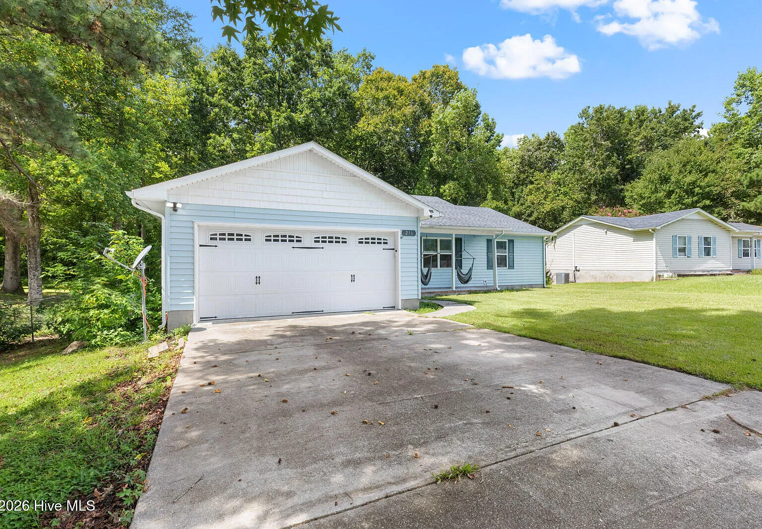 3 bed, 2.0 bath, 1240 sqft, $1,800 — Photo 3