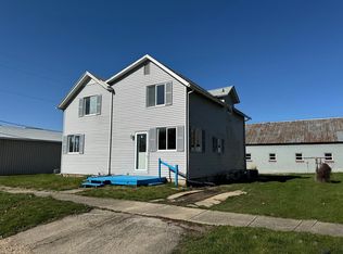 104 Calvert Ave, Chadwick, IL 61014