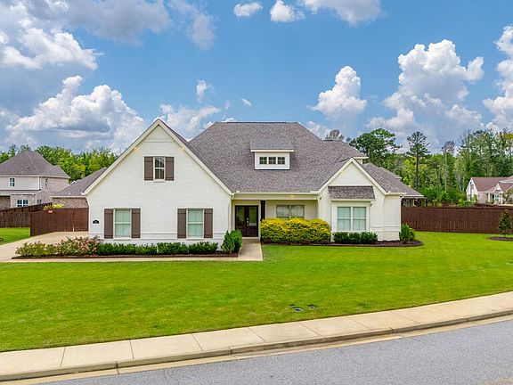 3rd image of 100 Orchard Dr
