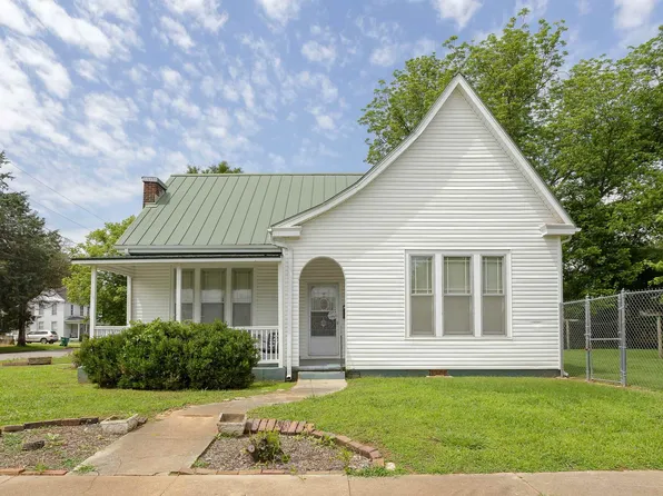 308 3rd St, Tuscumbia, AL 35674