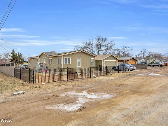 3rd image of 592 Morgan Cir