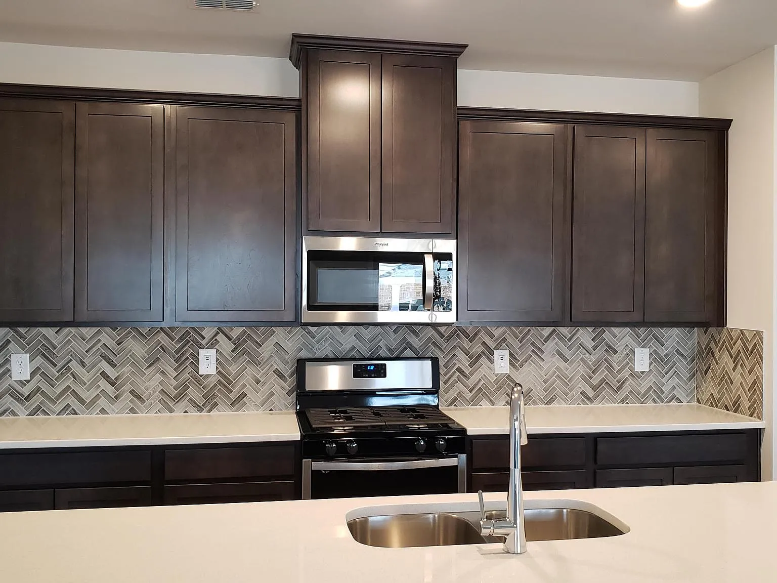 3 bed, 2.5 bath, 1962 sqft, $2,645 — Photo 3