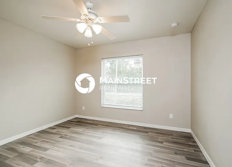 3748 NE 15th Pl — Photo 11