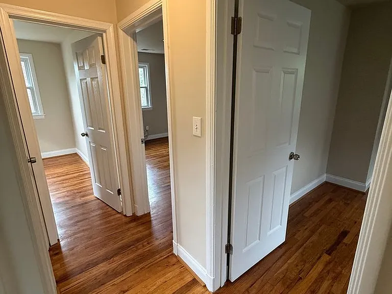 8507 Potomac Ave — Photo 15
