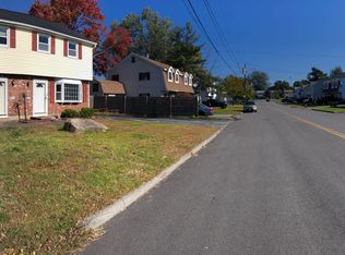 3 Debbie Ln, Lawrence, MA 01843