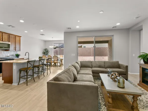 9754 E Copper Glance Trl, Tucson, AZ 85747