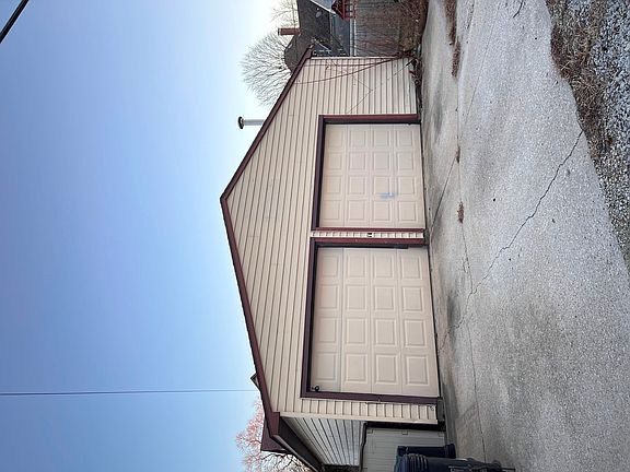 4th image of 520 E Orleans St