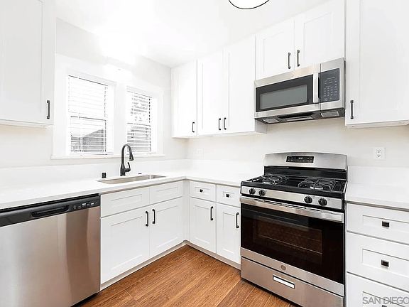 2nd image of 8655 Valencia St