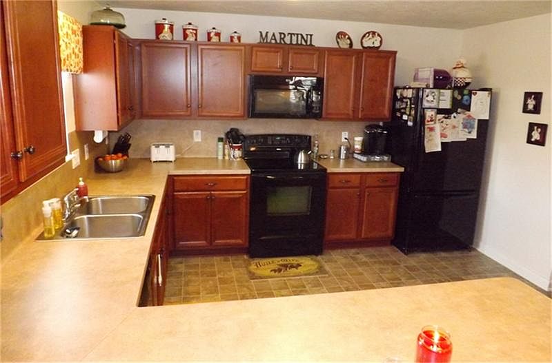 Any cook would love this gourmet kitchen