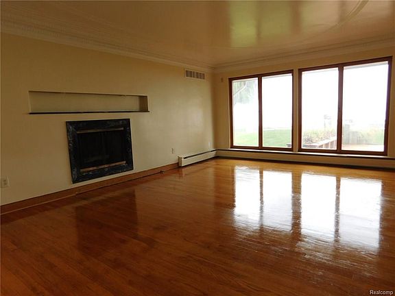 4th image of 37426 Lakeshore Dr