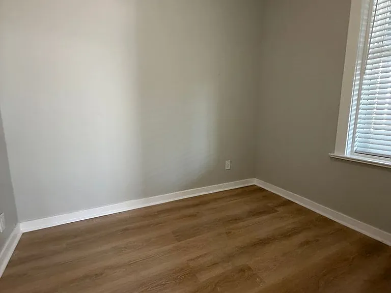 3223 S Lituanica Ave — Photo 5