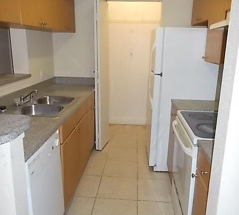 4th image of 2885 Winkler Ave APT 617
