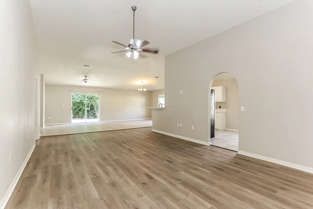 3 bed, 2.0 bath, 1865 sqft, $2,220 — Photo 4