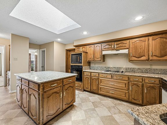 4th image of 1913 Pecan Ridge Dr