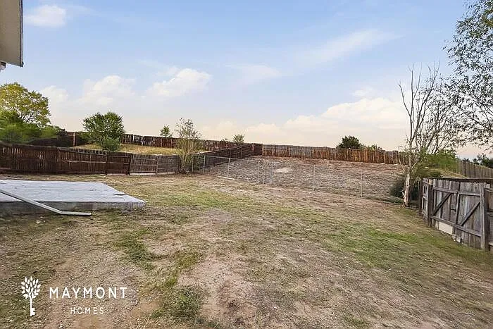 5 bed, 3.0 bath, 2385 sqft, $2,395 — Photo 2