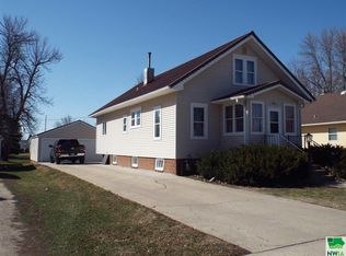 925 9th St, Sibley, IA 51249
