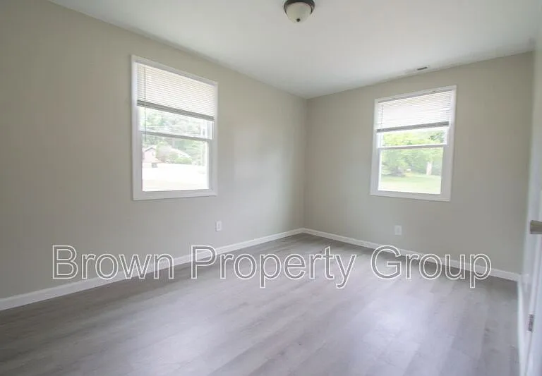 1401 Thelbert Dr — Photo 10