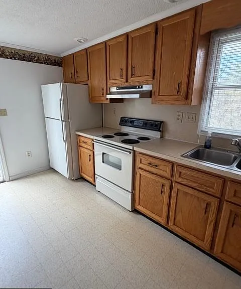 9012 Rabbit Rd N — Photo 3